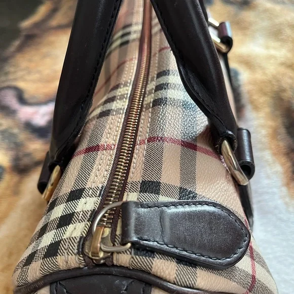 Burberry Boston - Picture 7 of 11